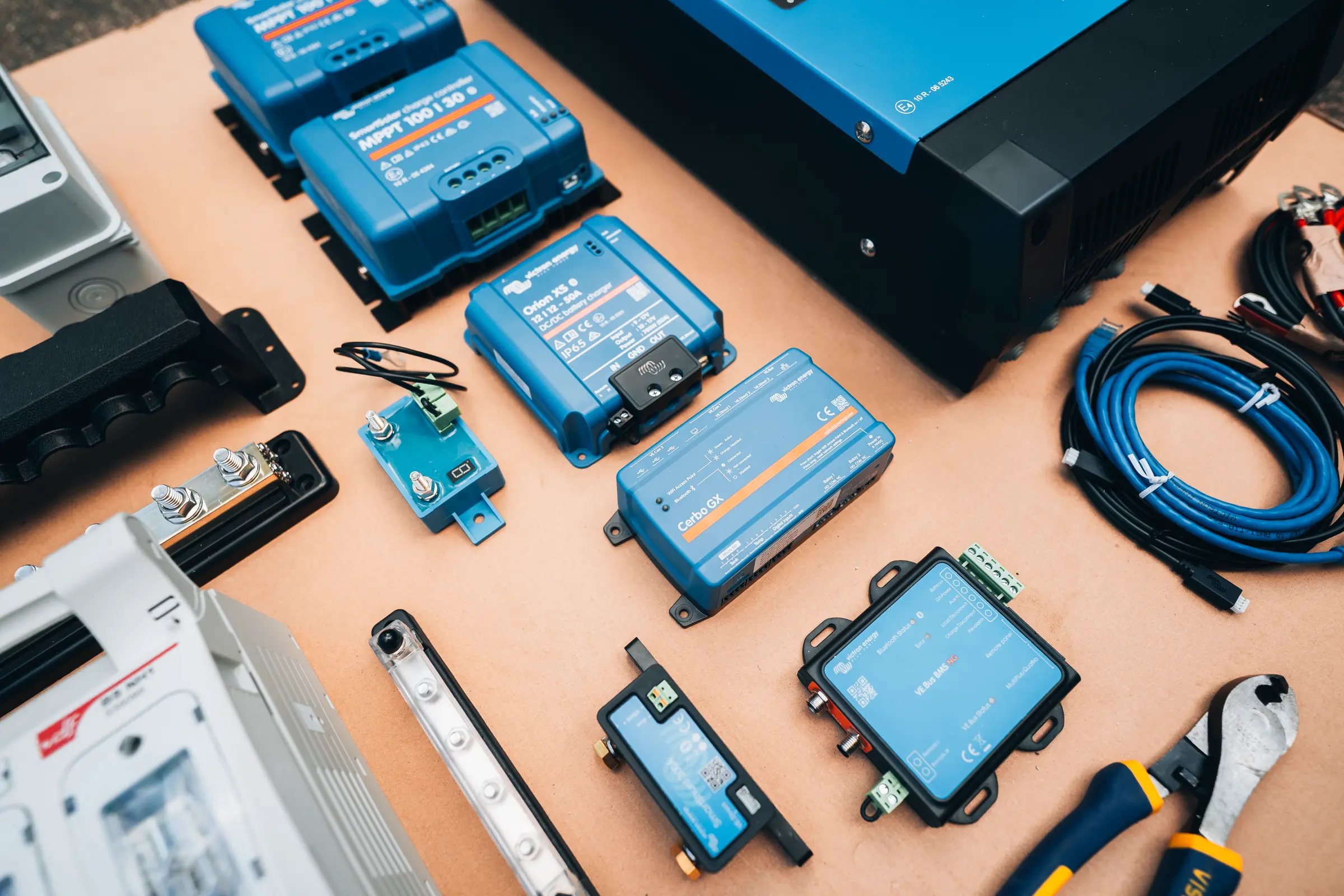 Installation électrique en van - Atelier DouzeVolts